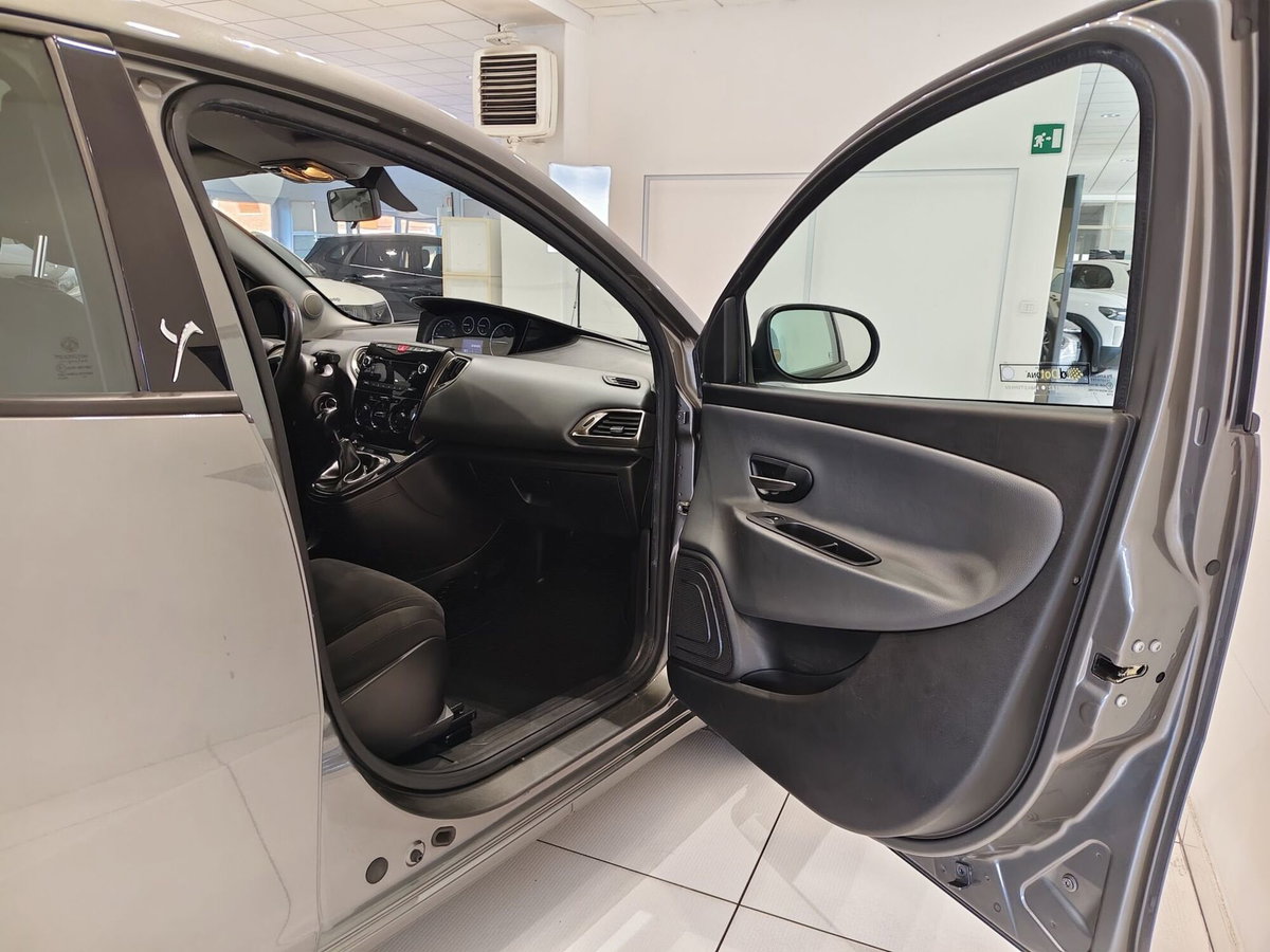 Lancia Ypsilon 1.3 MJT 16V 95 CV 5 porte S&S Gold (10)