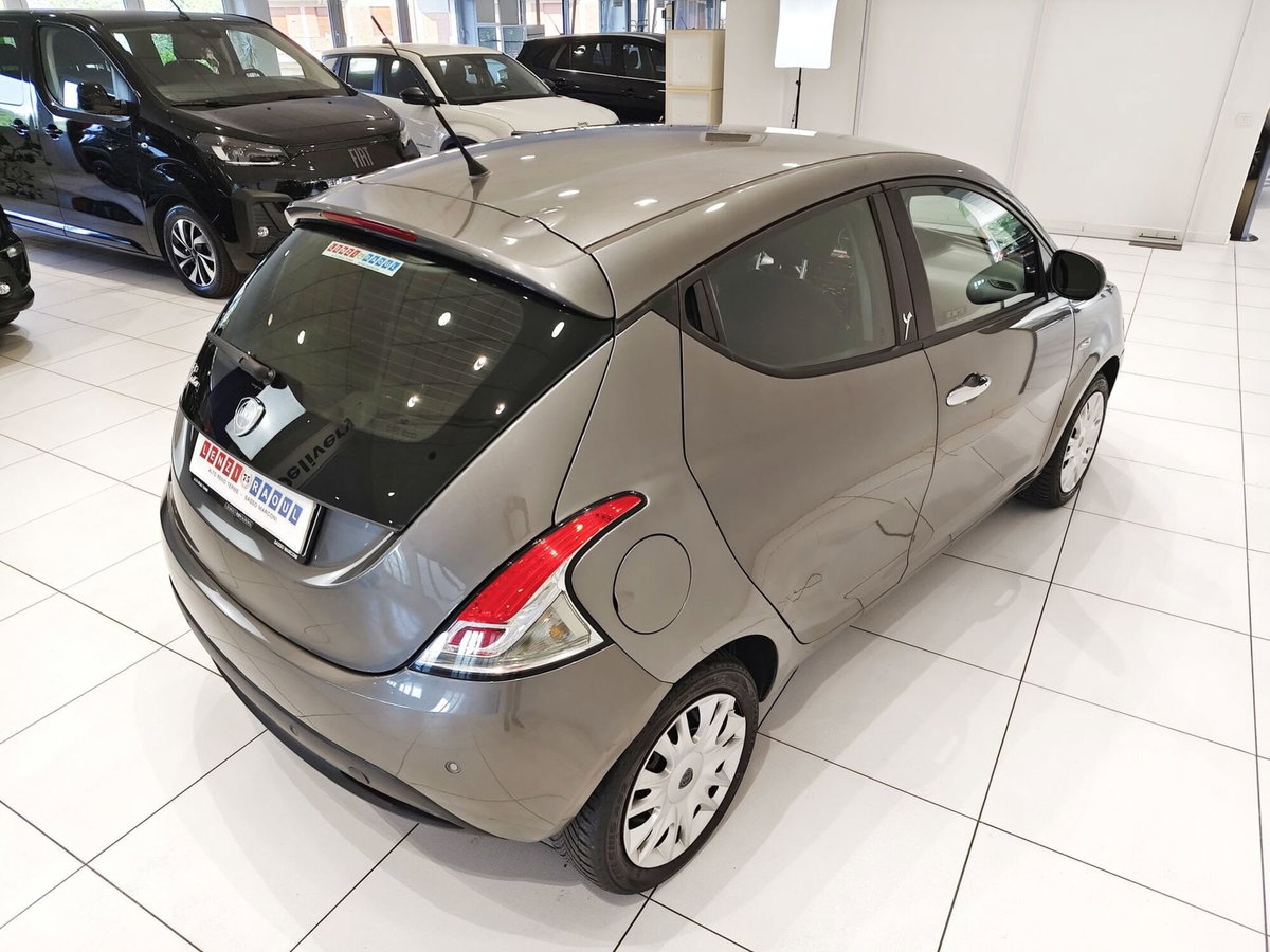 Lancia Ypsilon 1.3 MJT 16V 95 CV 5 porte S&S Gold (3)