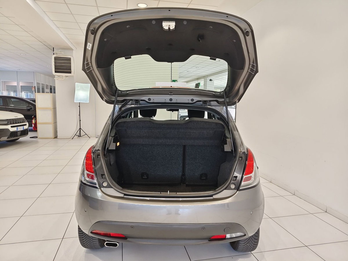 Lancia Ypsilon 1.3 MJT 16V 95 CV 5 porte S&S Gold (8)