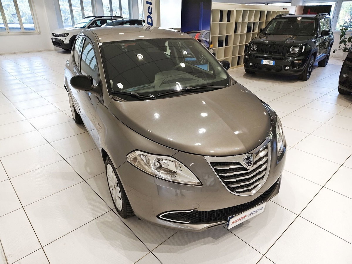 Lancia Ypsilon 1.3 MJT 16V 95 CV 5 porte S&S Gold (9)