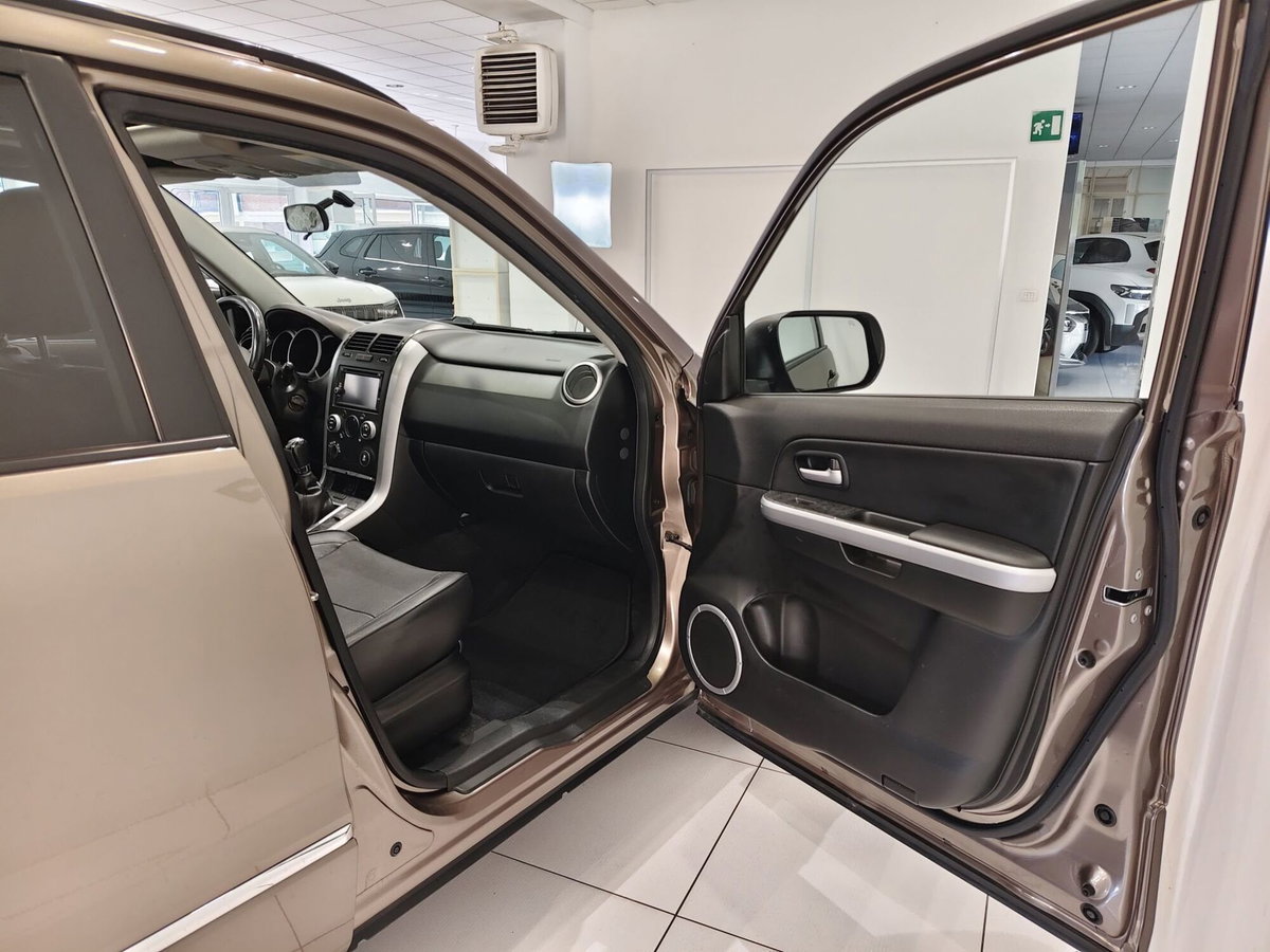 Suzuki Grand Vitara 1.9 DDiS 5 porte Offroad (11)