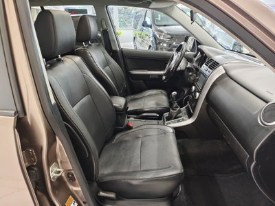 Suzuki Grand Vitara 1.9 DDiS 5 porte Offroad (12)