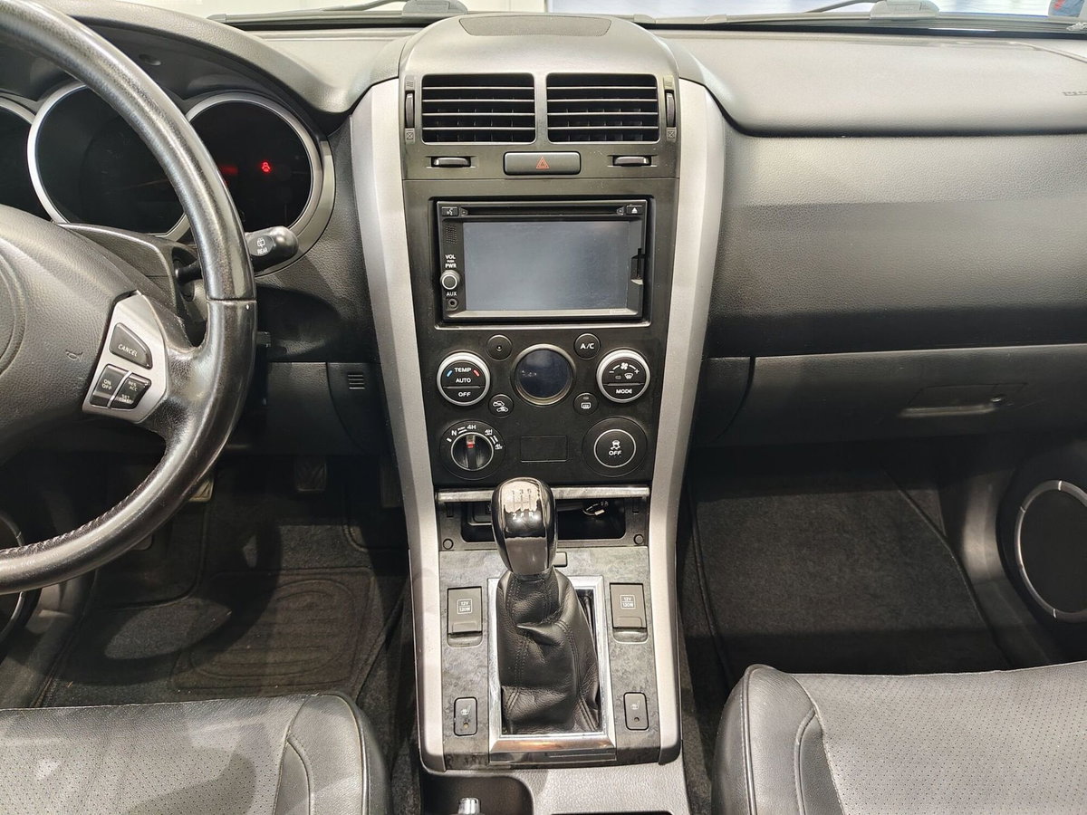 Suzuki Grand Vitara 1.9 DDiS 5 porte Offroad (18)