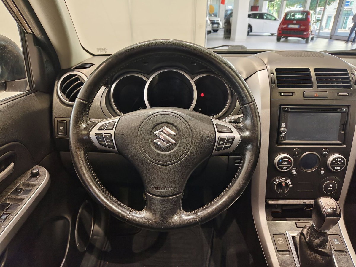Suzuki Grand Vitara 1.9 DDiS 5 porte Offroad (19)