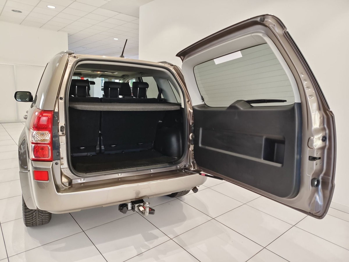 Suzuki Grand Vitara 1.9 DDiS 5 porte Offroad (8)