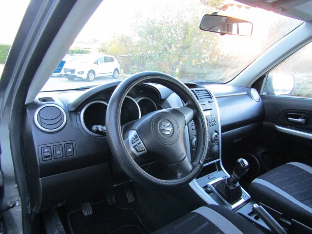Suzuki Grand Vitara 1.9 DDiS 5 porte Crossover (10)