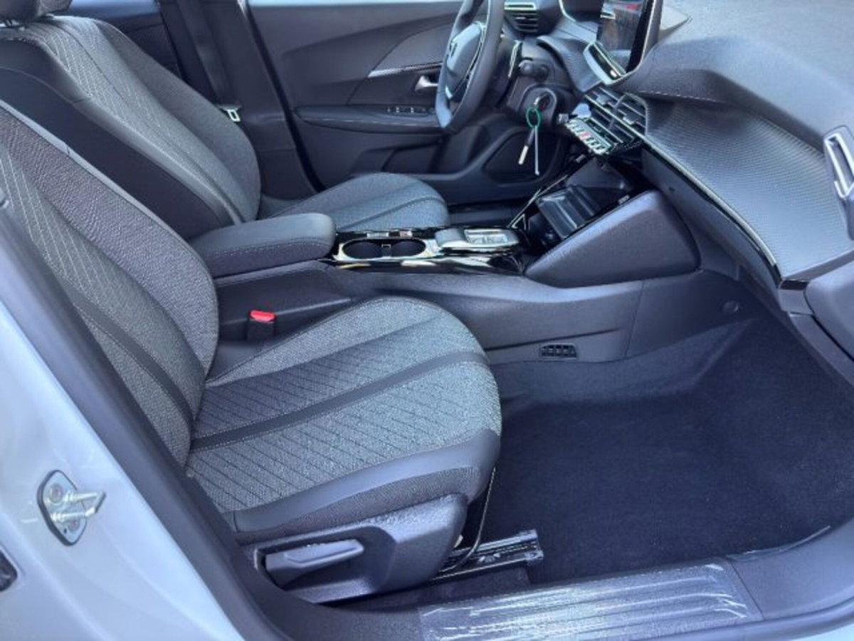 Peugeot 2008 1.2 hybrid Allure 110cv e-dcs6 (11)