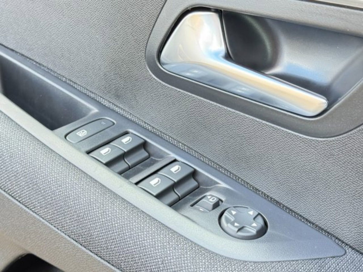 Peugeot 208 1.2 hybrid Active 100cv e-dcs 6 (12)