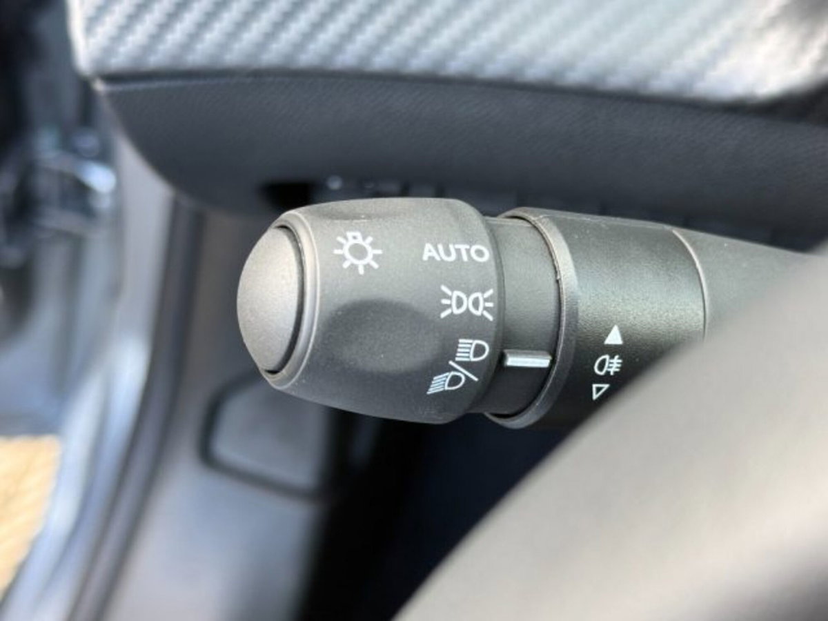 Peugeot 208 1.2 hybrid Active 100cv e-dcs 6 (13)