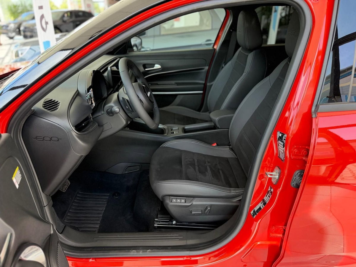 Fiat 600 1.2 hybrid La Prima 145cv auto (10)