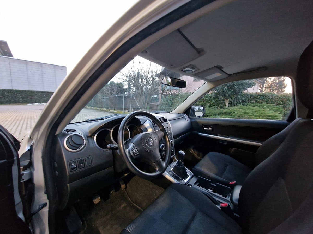 Suzuki Grand Vitara 1.9 DDiS 3 porte Offroad (10)