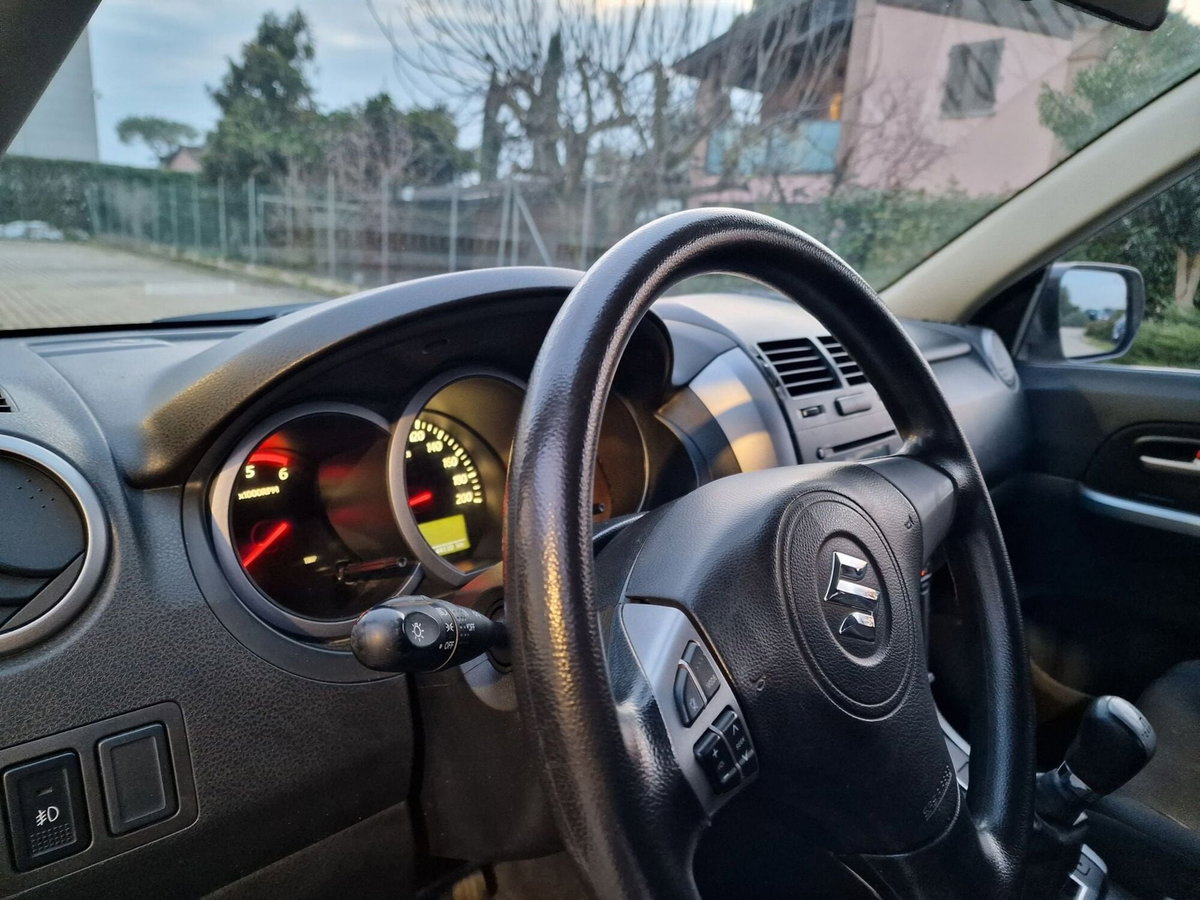 Suzuki Grand Vitara 1.9 DDiS 3 porte Offroad (14)