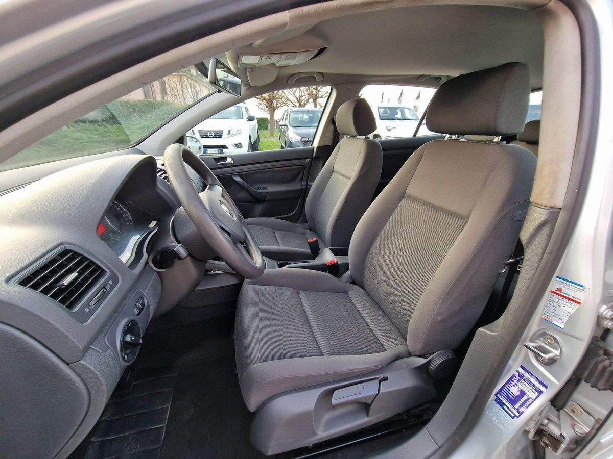 Volkswagen Golf 1.6 16V FSI 5p. Sportline (12)