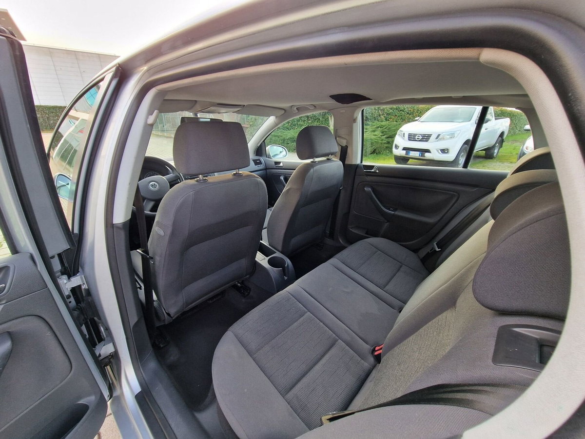 Volkswagen Golf 1.6 16V FSI 5p. Sportline (14)