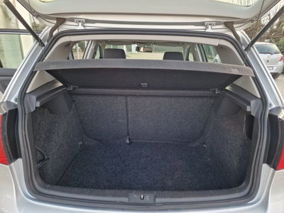 Volkswagen Golf 1.6 16V FSI 5p. Sportline (16)