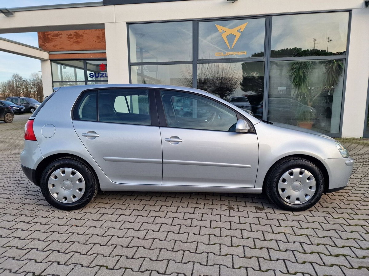 Volkswagen Golf 1.6 16V FSI 5p. Sportline (4)
