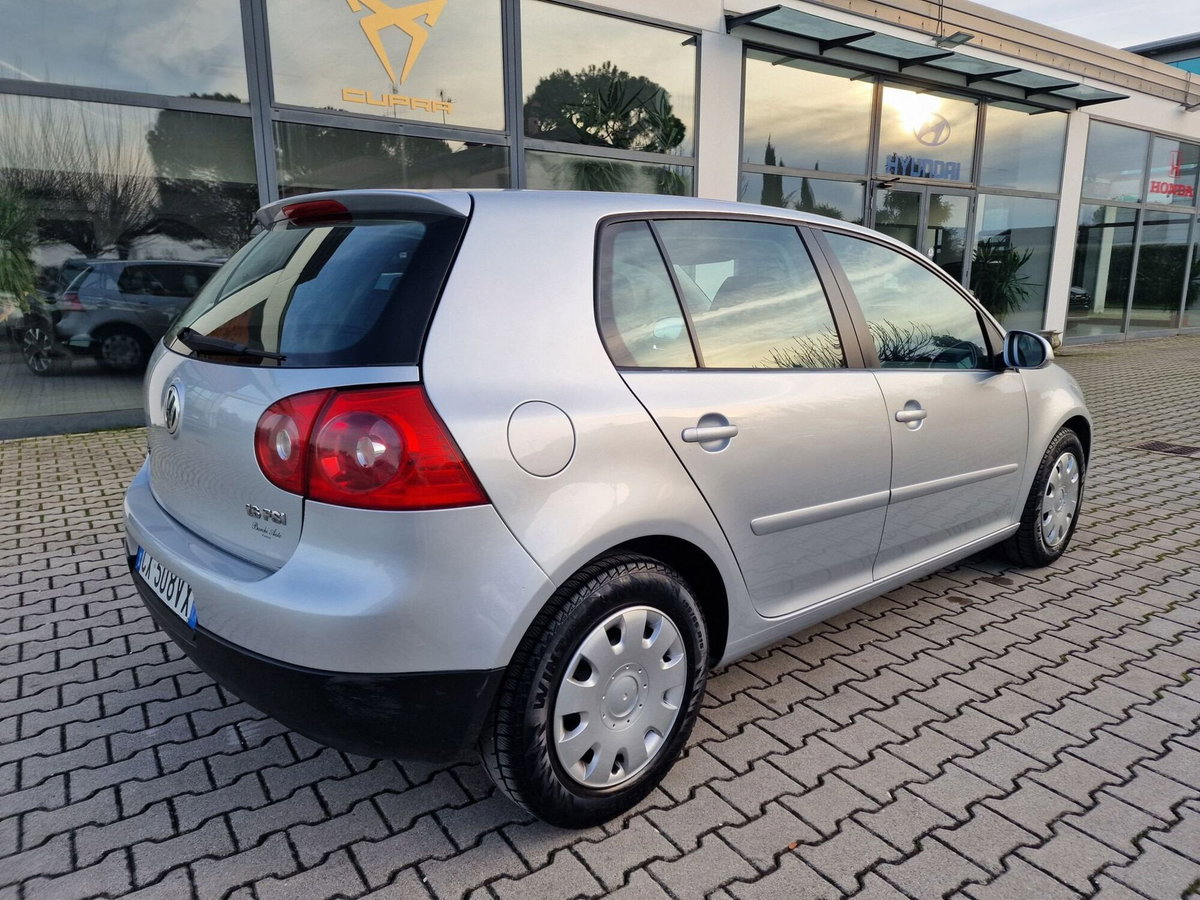 Volkswagen Golf 1.6 16V FSI 5p. Sportline (5)