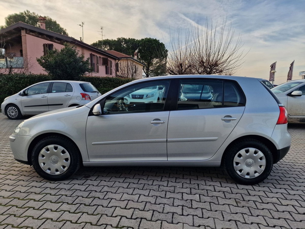 Volkswagen Golf 1.6 16V FSI 5p. Sportline (8)