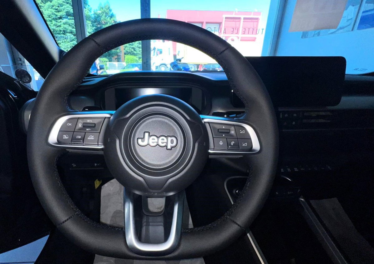 Jeep Avenger 1.2 turbo e-hybrid mhev Summit fwd 110cv edct6 (12)