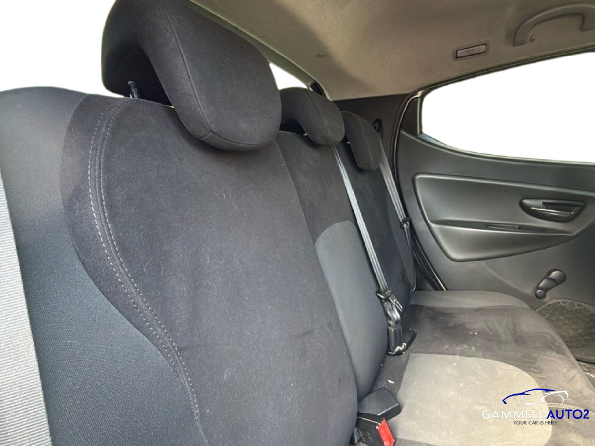 Lancia Ypsilon 1.2 69 CV 5 porte Gold (14)