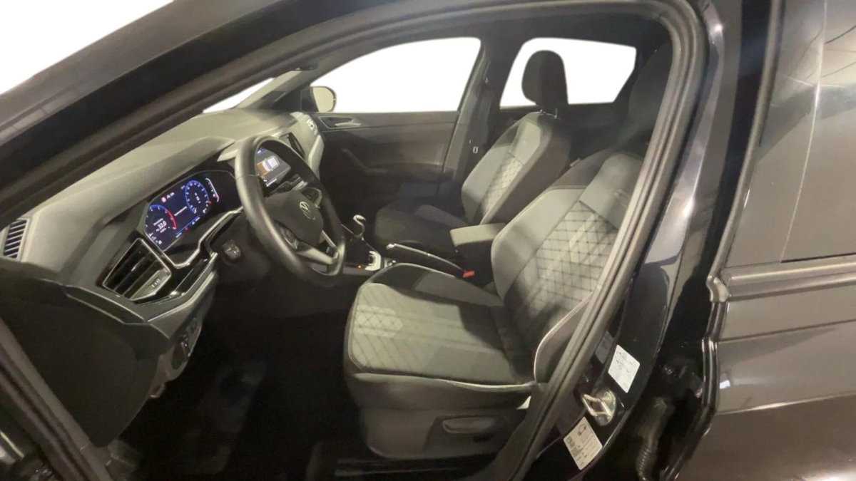 Volkswagen Taigo 1.0 tsi R-Line 115cv (5)