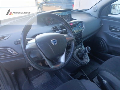 Lancia Ypsilon 1.2 69 CV 5 porte Platinum (19)