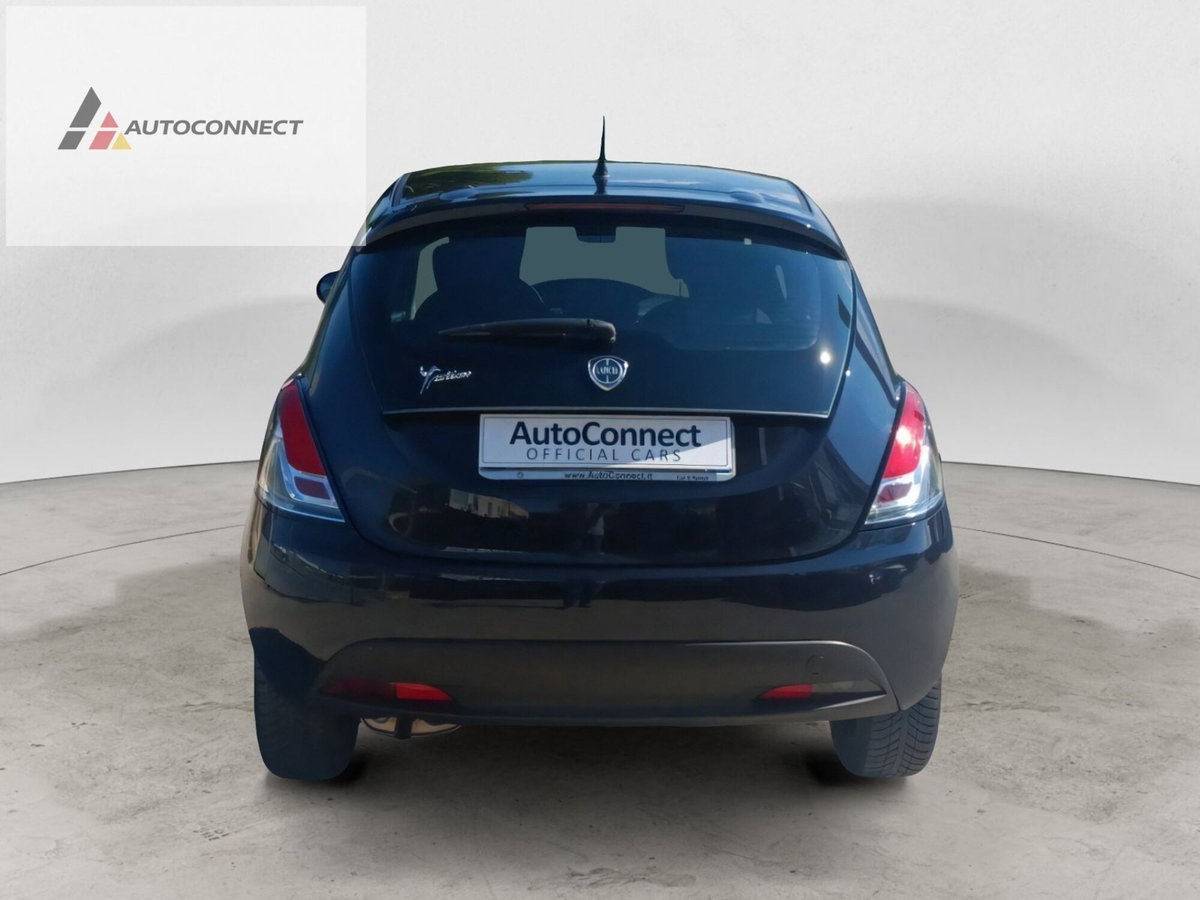 Lancia Ypsilon 1.2 69 CV 5 porte Platinum (4)