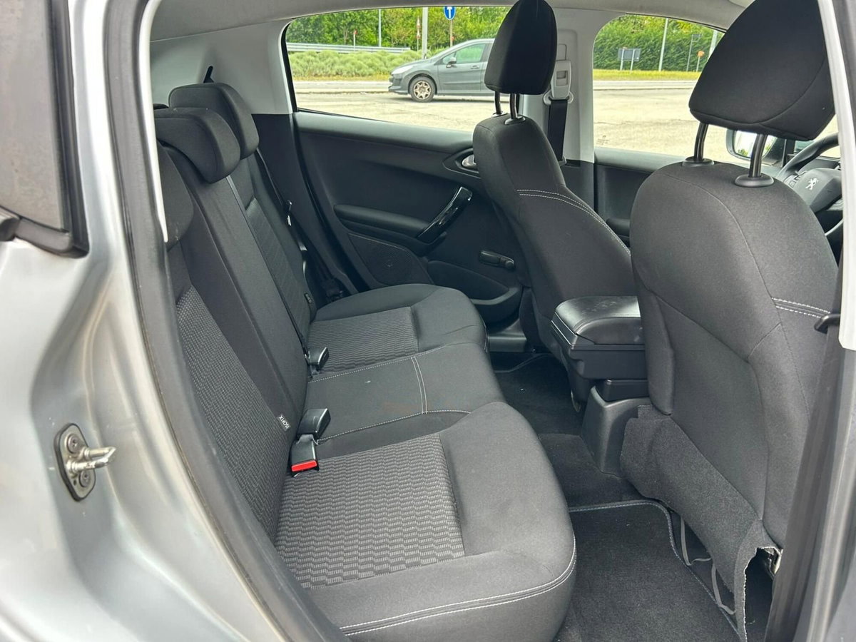 Peugeot 208 75 5 porte Allure (8)
