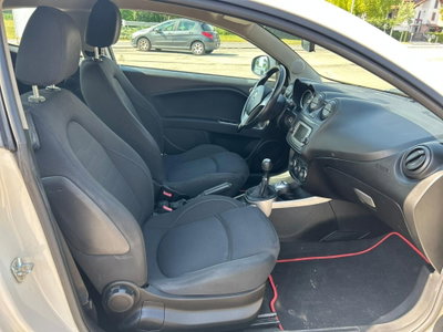 Alfa Romeo MiTo 1.3 JTDm 85 CV S&S Distinctive (9)
