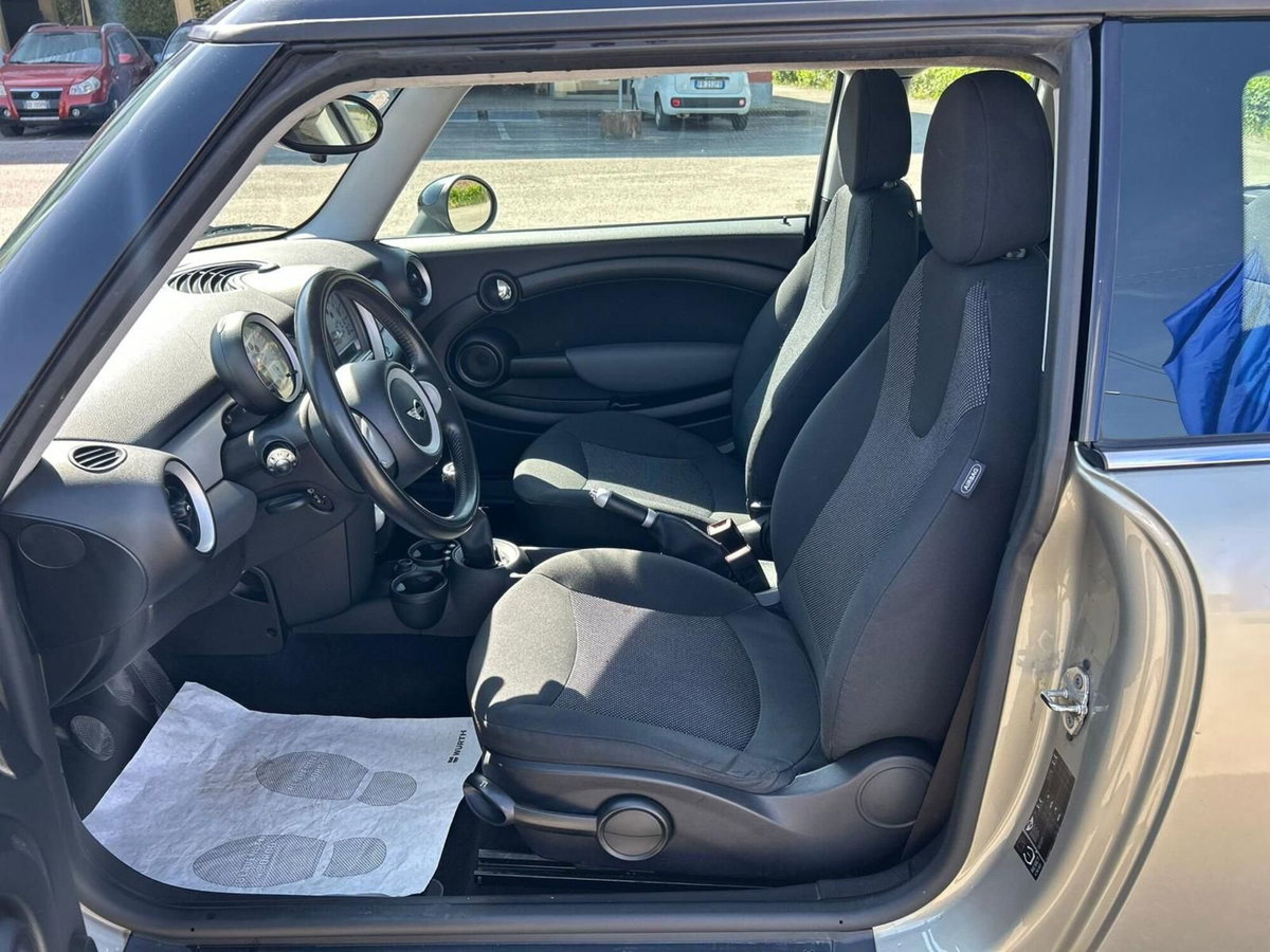 MINI Mini Clubman 1.6 16V Cooper D Clubman (9)