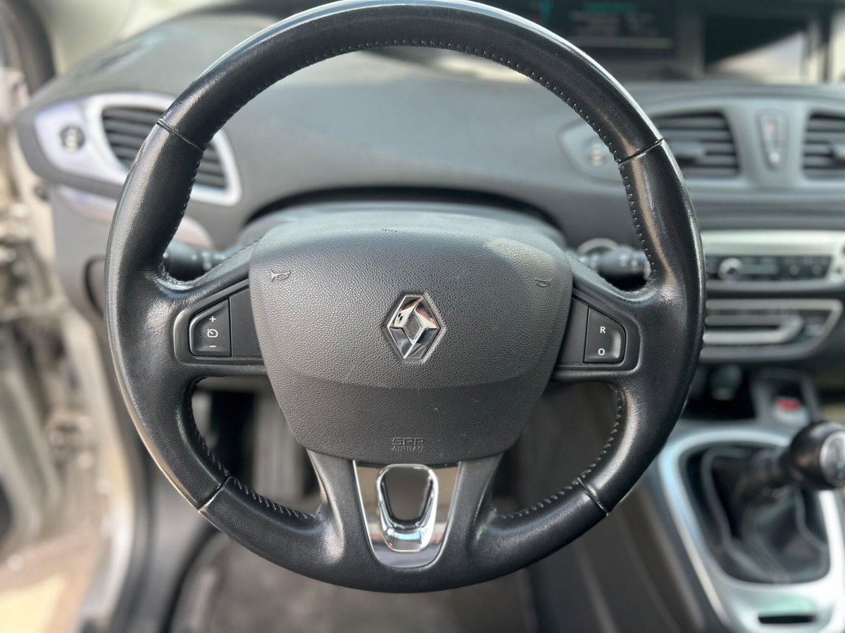 Renault Grand Scénic 1.5 dci energy Business 110cv (11)