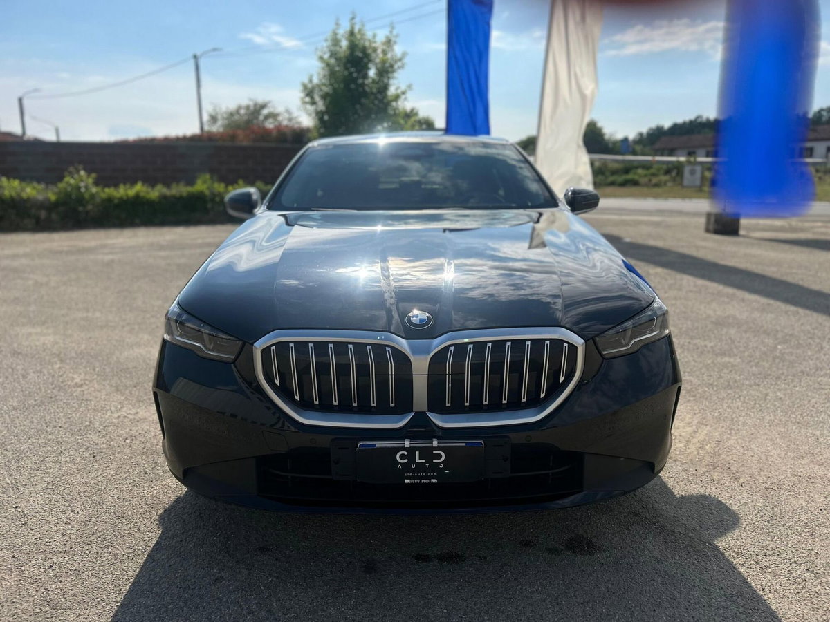 BMW Serie 5 520d 48V sdrive auto (2)