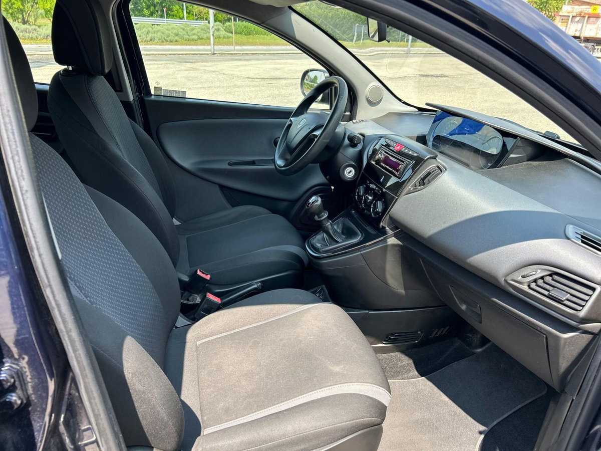 Lancia Ypsilon 1.2 69 CV 5 porte GPL Ecochic Gold (11)