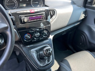 Lancia Ypsilon 1.2 69 CV 5 porte GPL Ecochic Gold (15)