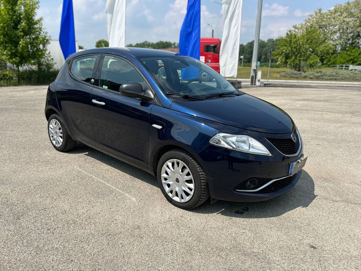 Lancia Ypsilon 1.2 69 CV 5 porte GPL Ecochic Gold (3)
