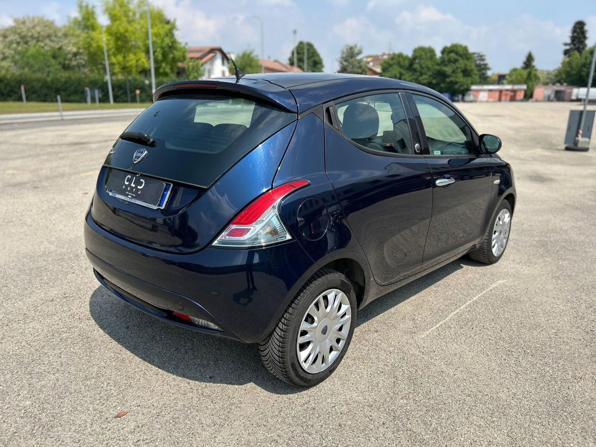 Lancia Ypsilon 1.2 69 CV 5 porte GPL Ecochic Gold (4)