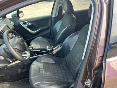 Peugeot 2008 e-HDi 92 CV Stop&Start Allure (4)
