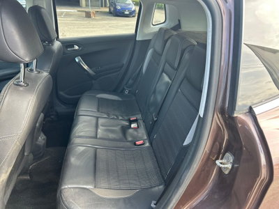 Peugeot 2008 e-HDi 92 CV Stop&Start Allure (5)