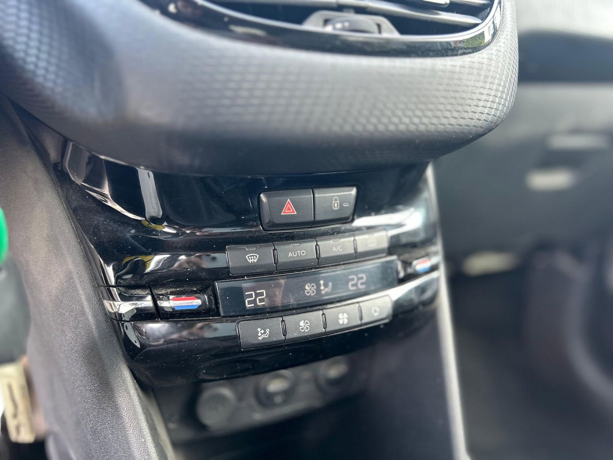 Peugeot 2008 e-HDi 92 CV Stop&Start Allure (7)