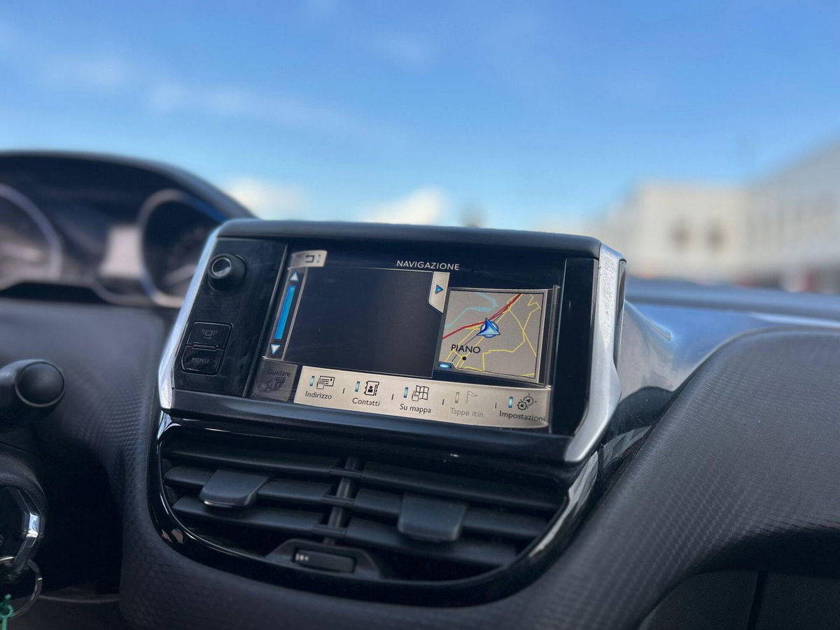 Peugeot 2008 e-HDi 92 CV Stop&Start Allure (8)