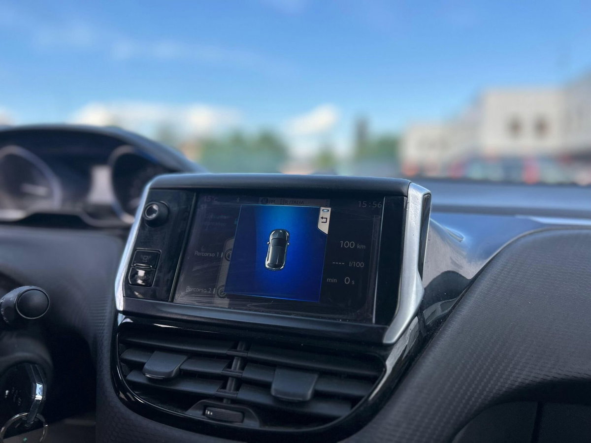Peugeot 2008 e-HDi 92 CV Stop&Start Allure (9)
