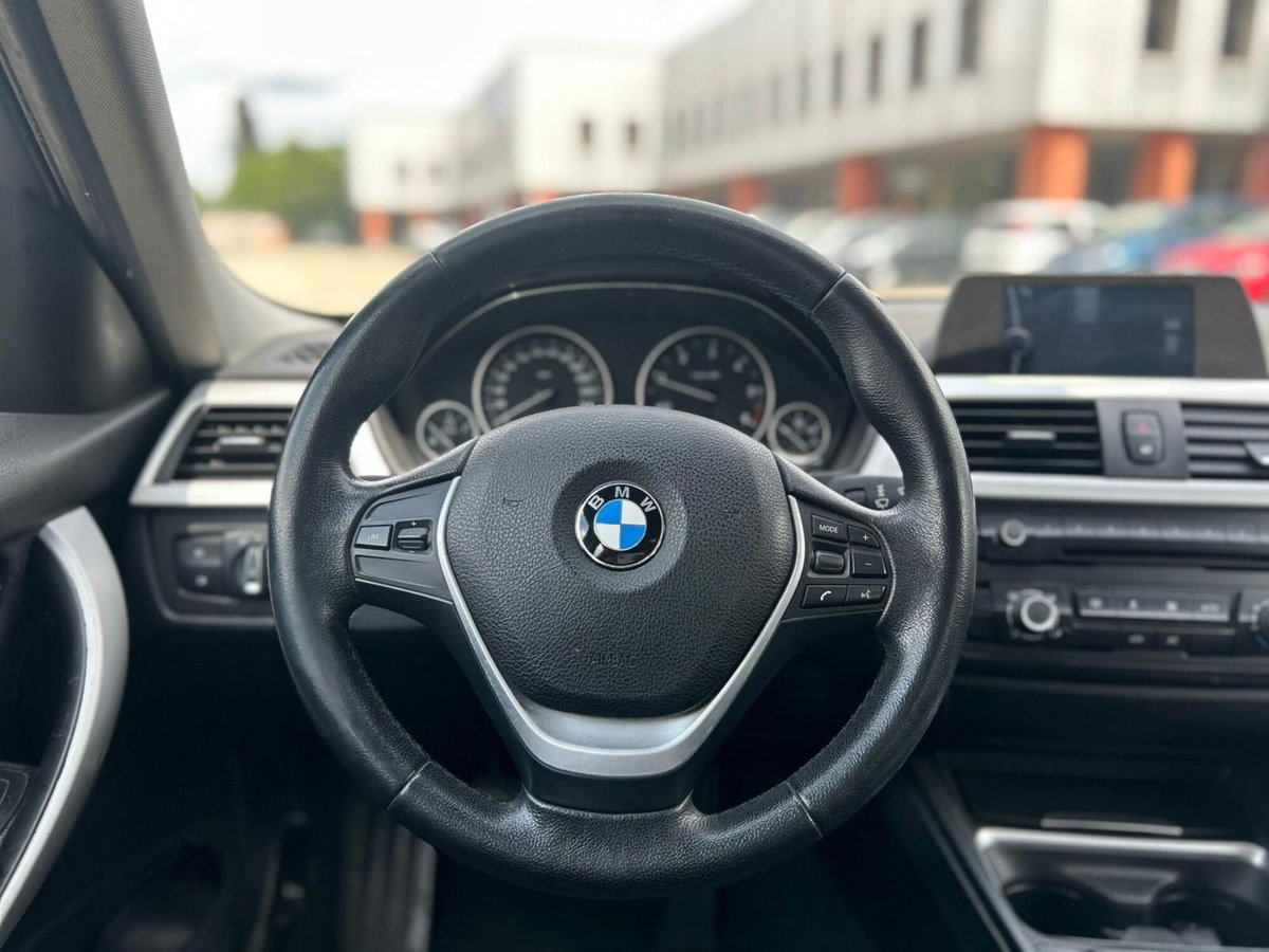 BMW Serie 3 Touring 316d (14)