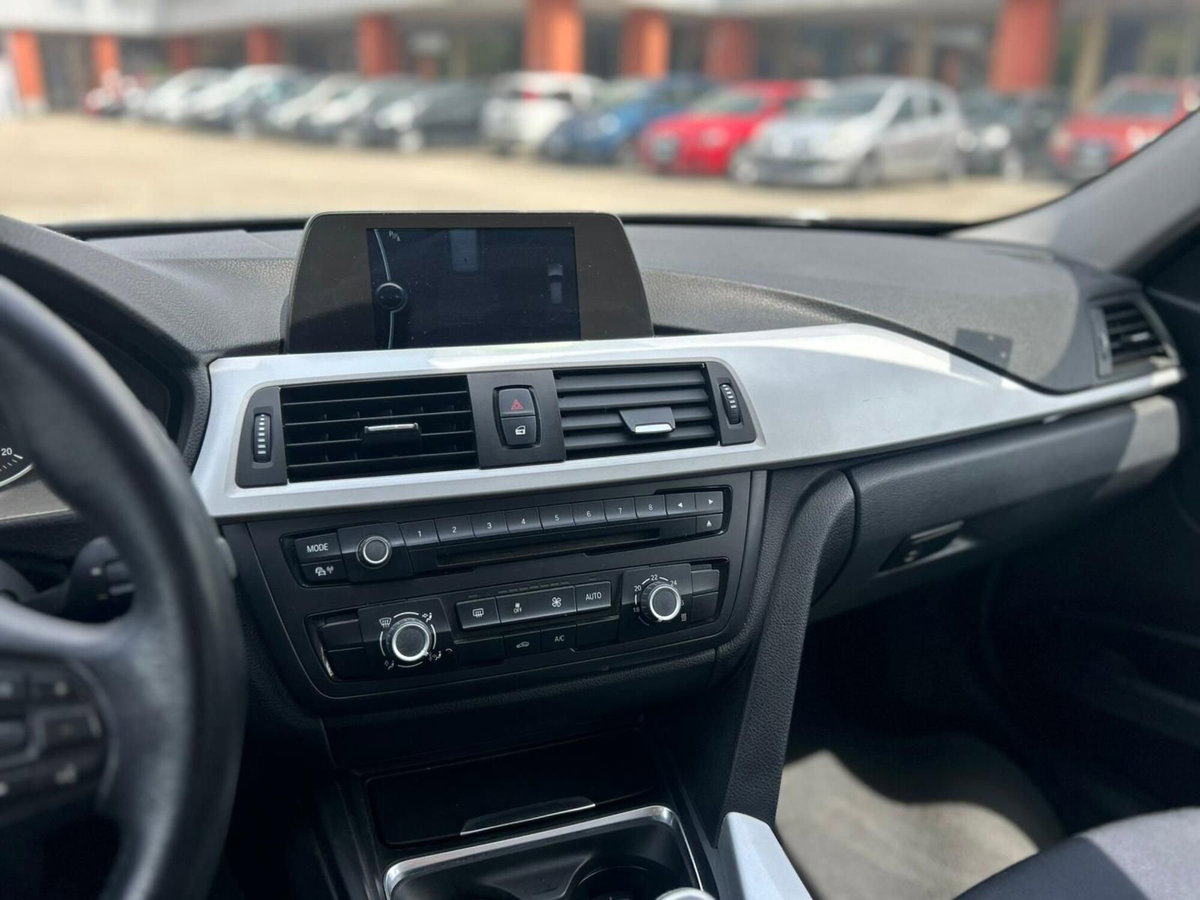 BMW Serie 3 Touring 316d (17)
