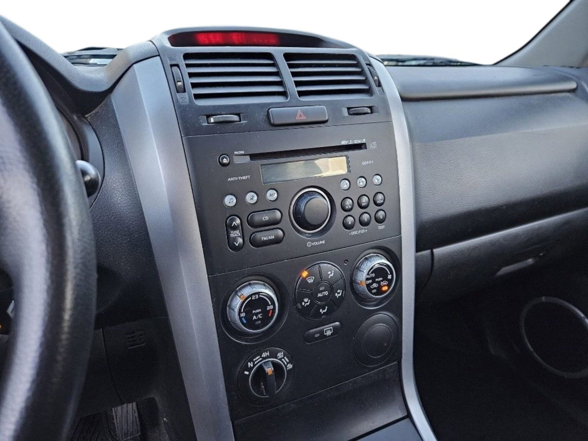 Suzuki Grand Vitara 1.9 DDiS 5 porte Crossover (14)
