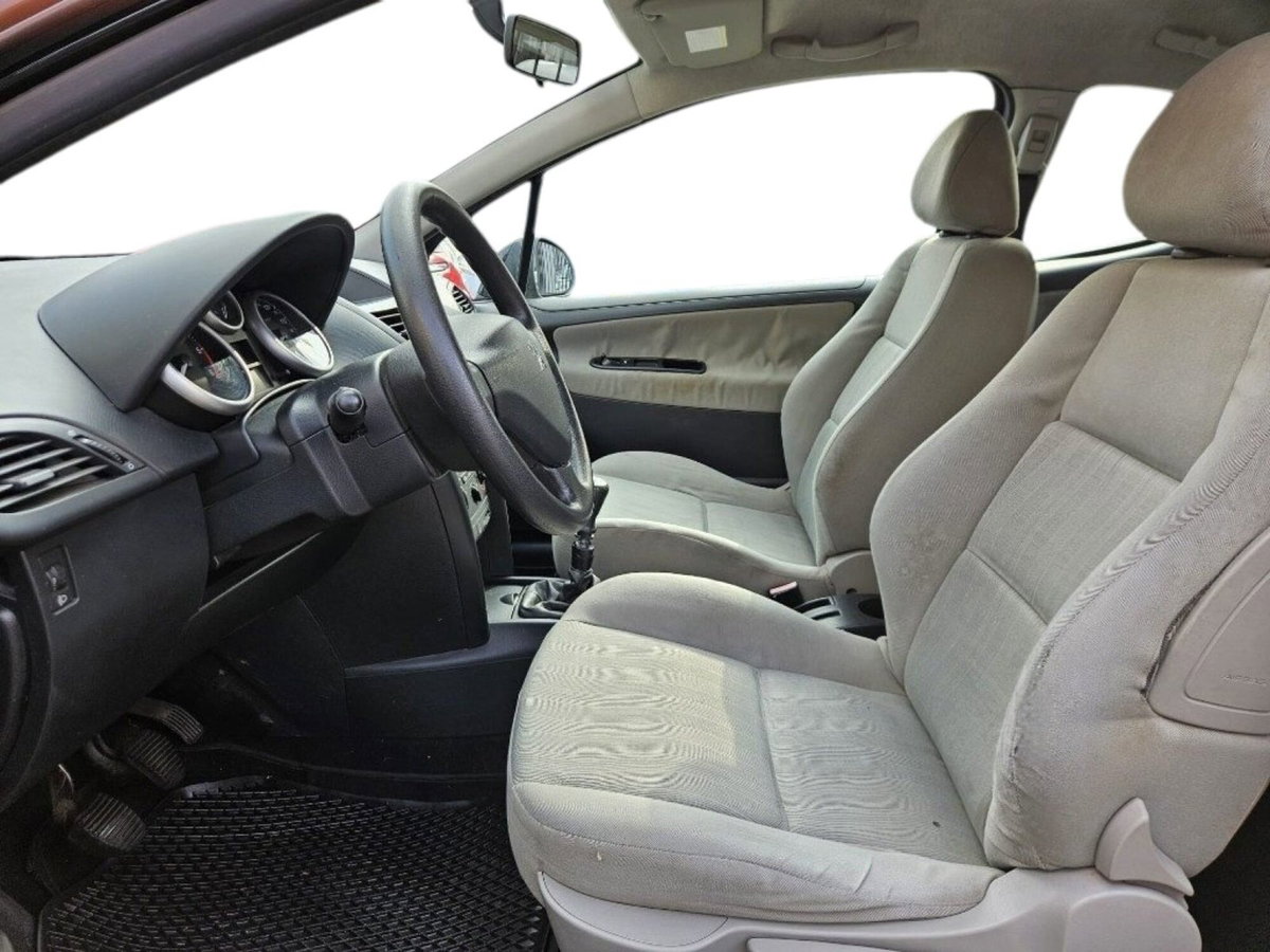 Peugeot 207 HDi 70CV 3p. ONE Line (7)