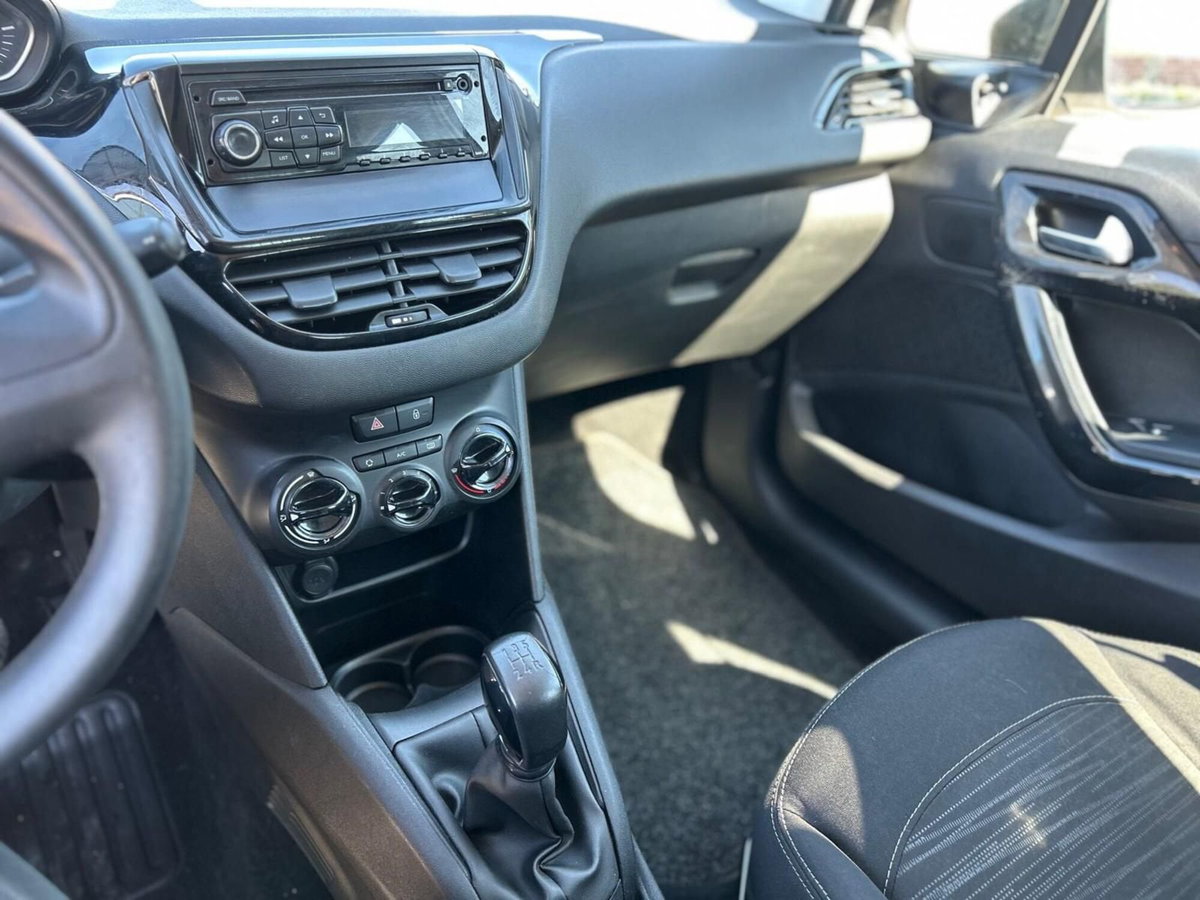 Peugeot 208 75 5 porte Van Pack (8)