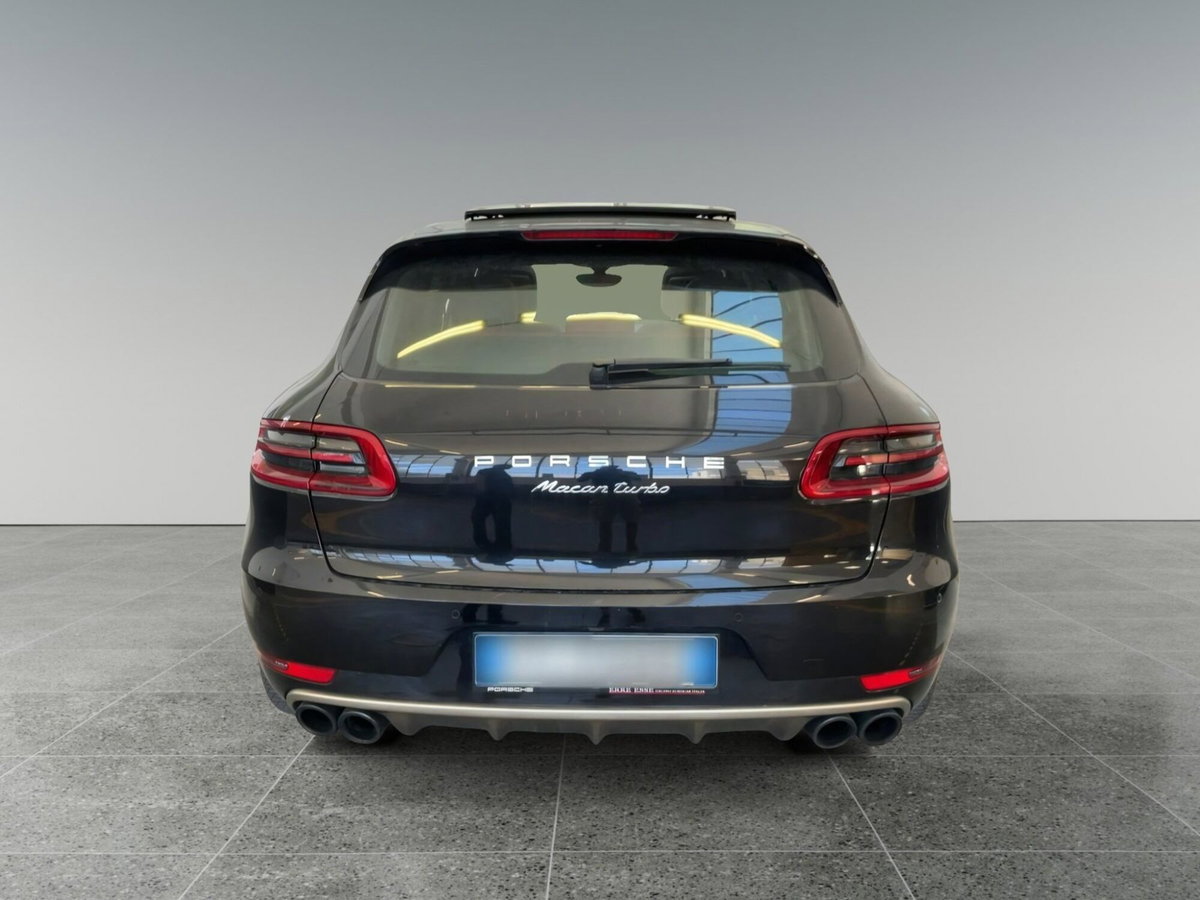 Porsche Macan Turbo (2)