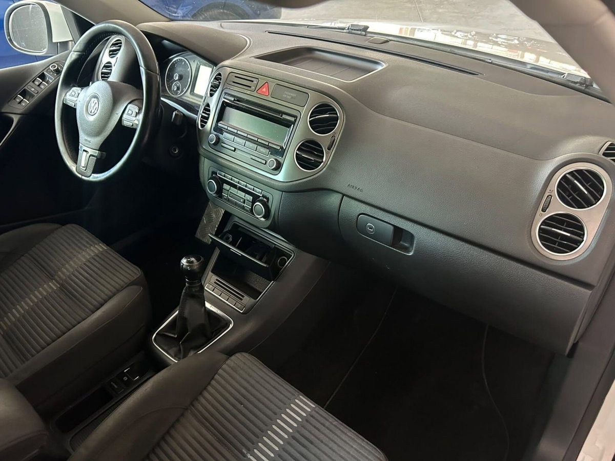 Volkswagen Tiguan 2.0 TDI DPF 4MOTION DSG R-Line (7)