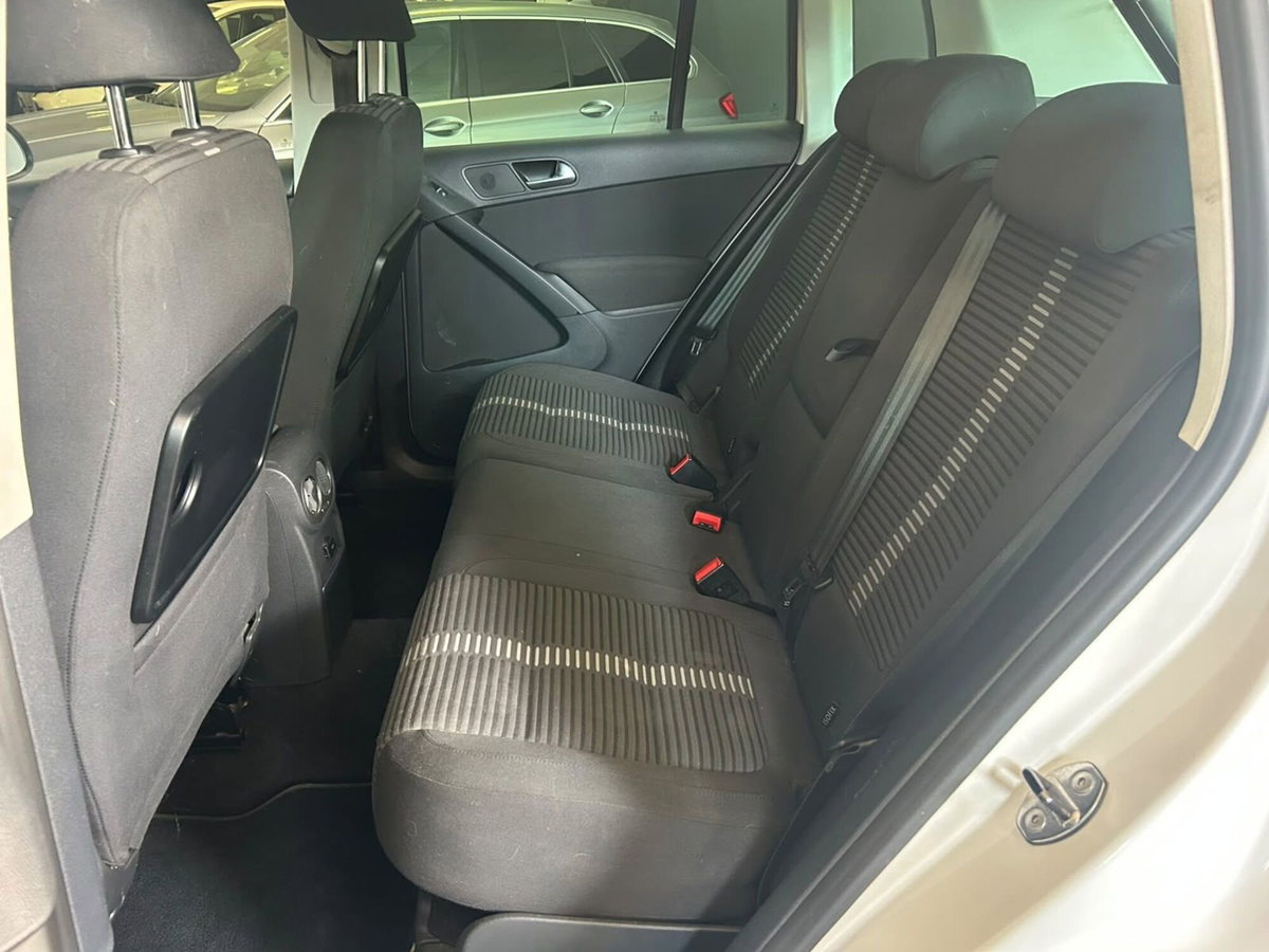 Volkswagen Tiguan 2.0 TDI DPF 4MOTION DSG R-Line (9)