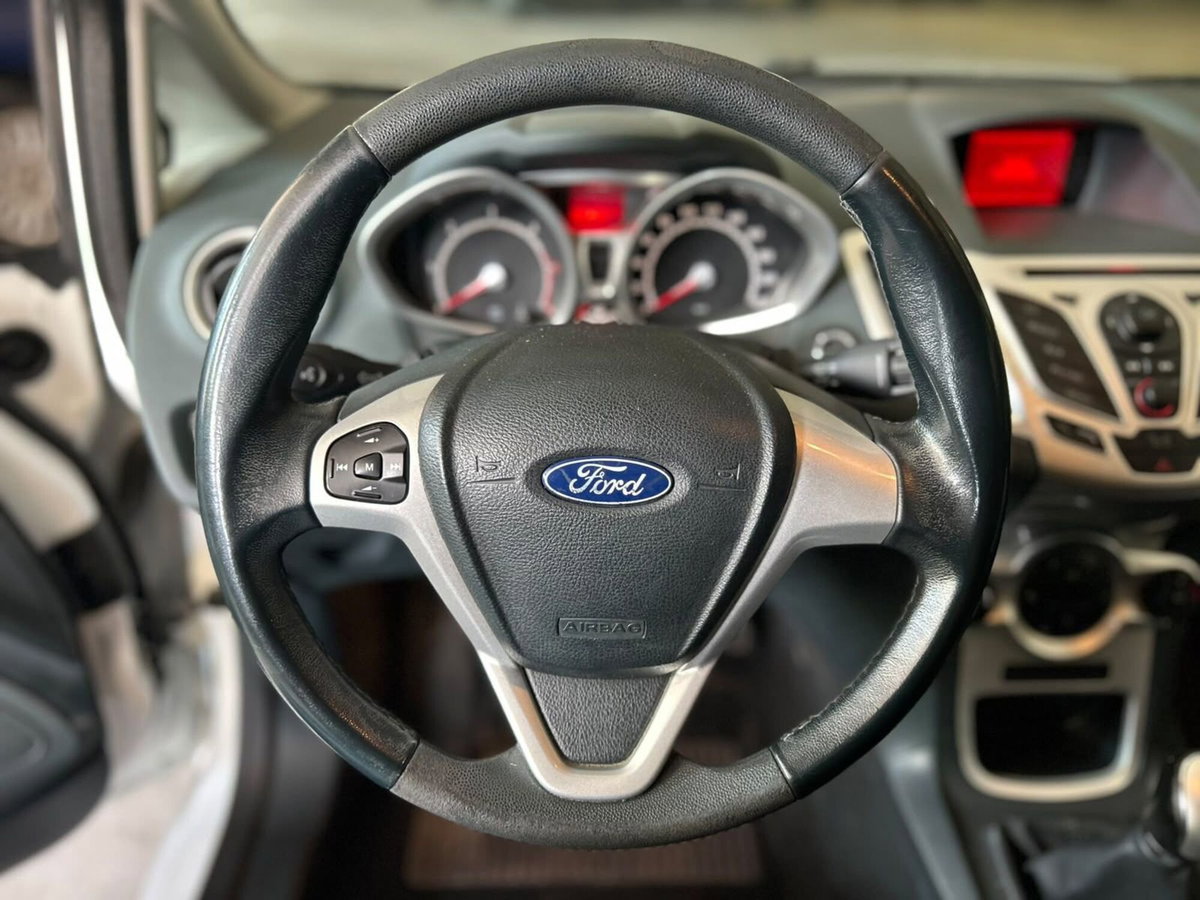 Ford Fiesta 1.6 TDCi 95 CV 5p. Titanium (8)